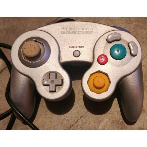 Nintendo GameCube Controller - Silver - Picture 2 of 4